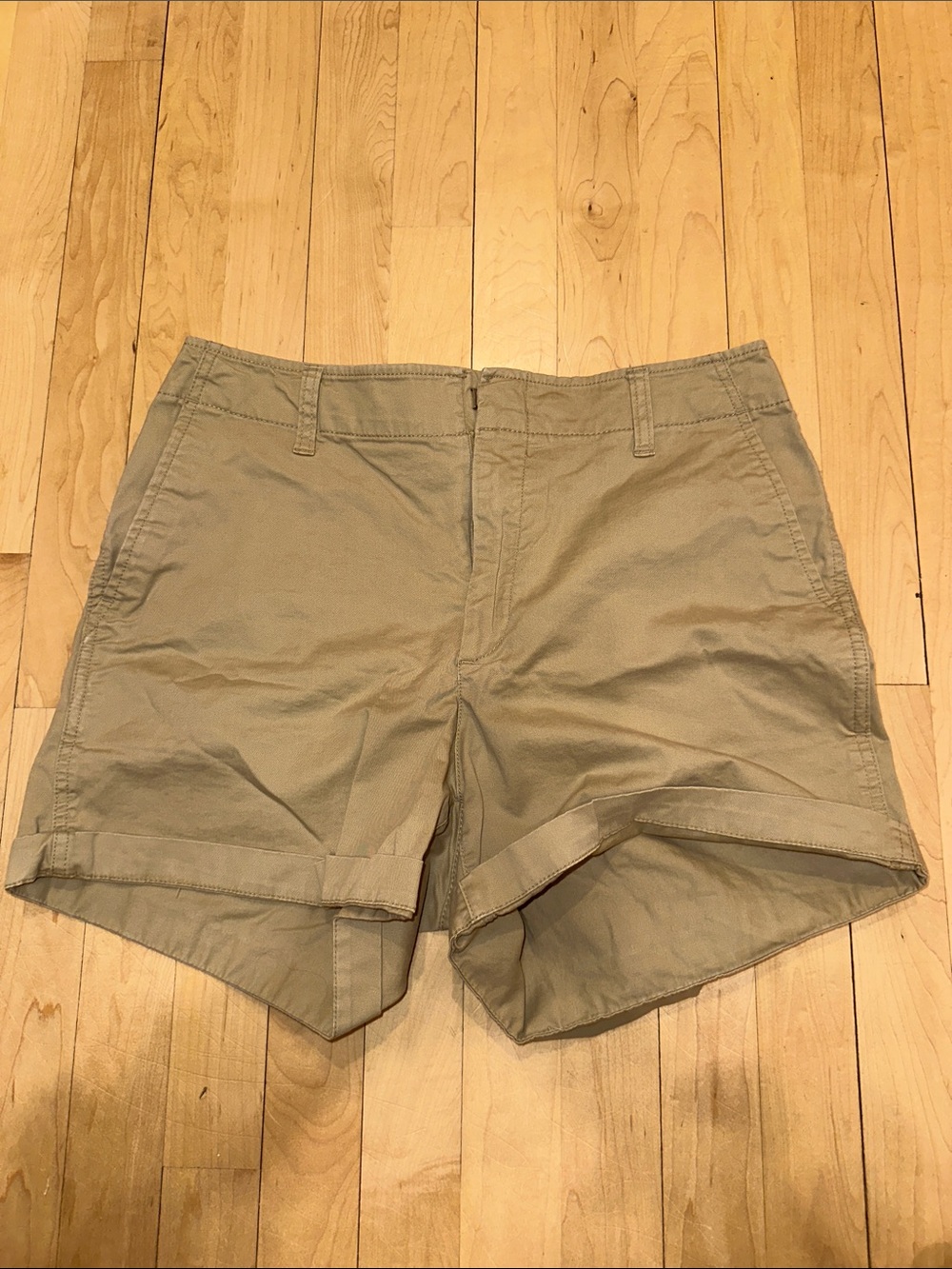 GAP Khaki Shorts in Light Tan